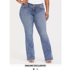 NWOT Torrid Flared Jeans